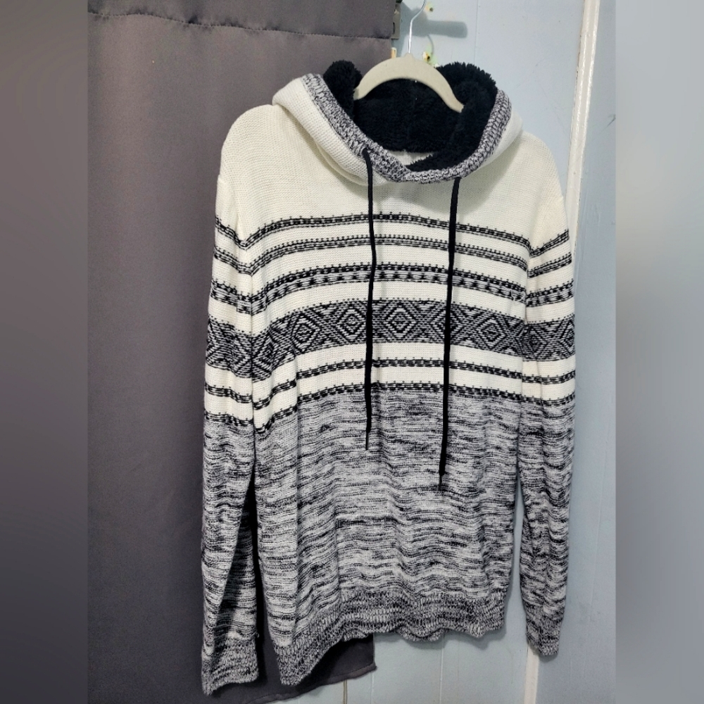 Pull over hoodie white, black, white, and grey design. Size L